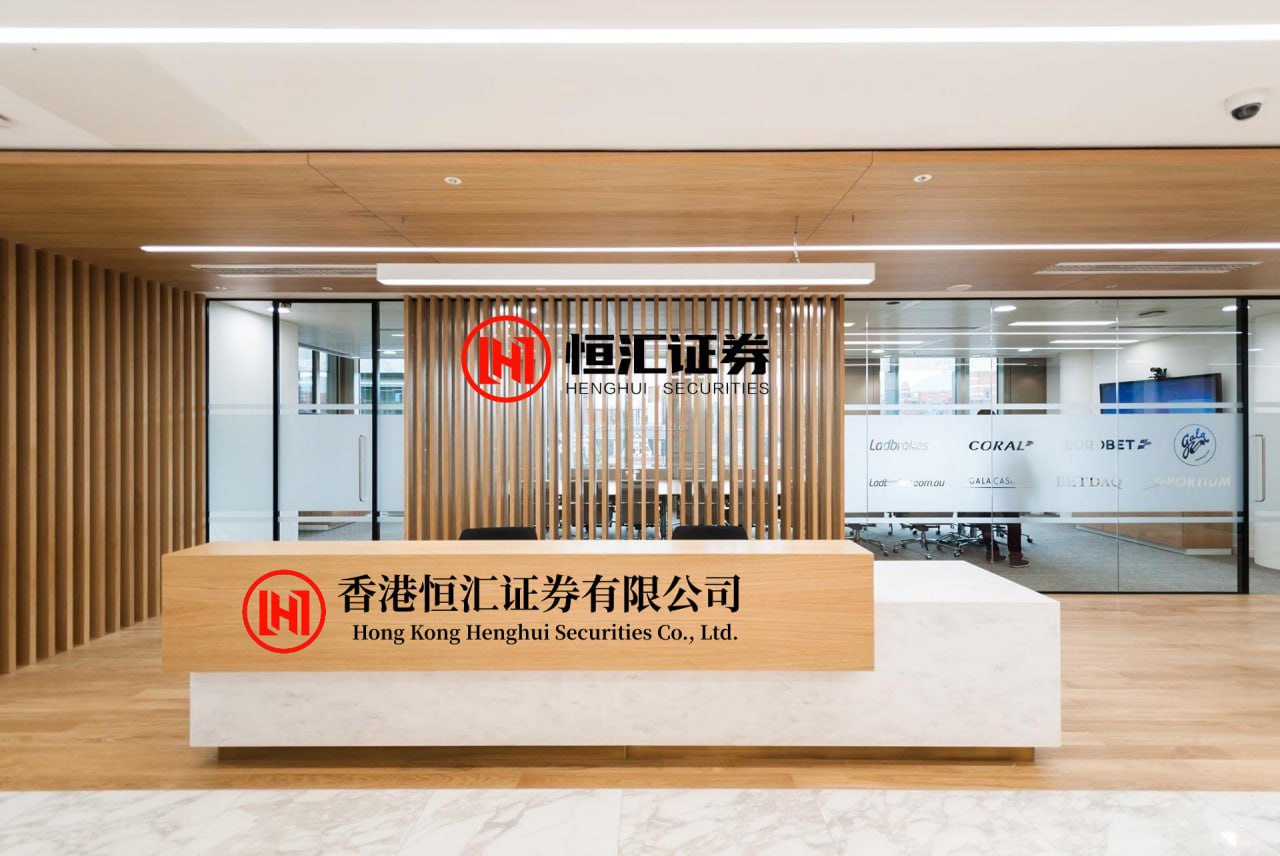 盈股网在线 10月1日，港媒报道向华强的大嫂吕杏华去世，葬礼在红磡世界殡仪馆举行